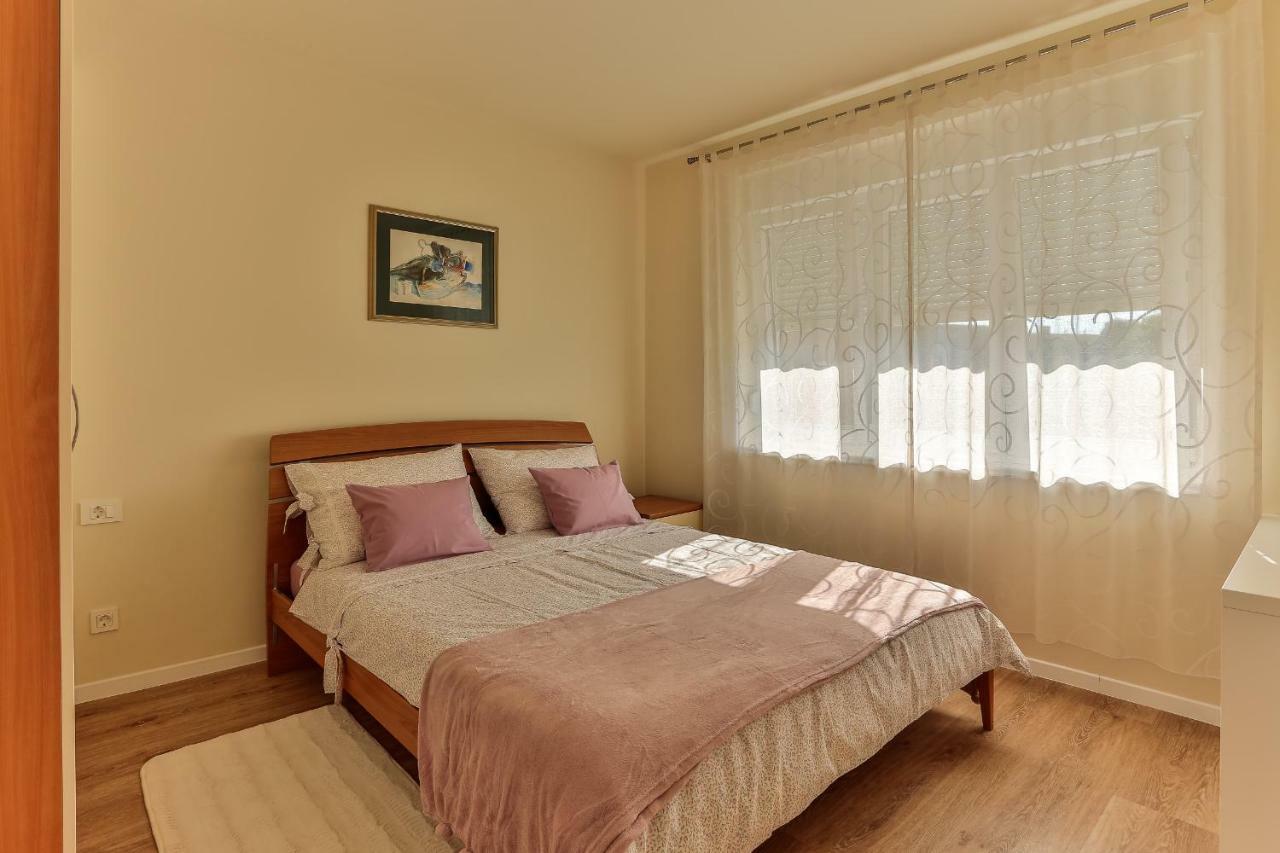 Apartment Almond
